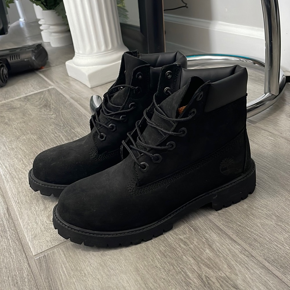 Black Timberlands - Youth 5.5 = Womens size 7 !!!!!
